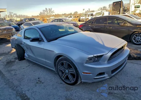 2013 Ford Mustang z USA, uszkodzony, nr VIN 1ZVBP8AM1D5279064